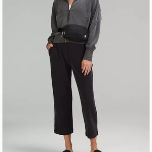 New in package - SOLD OUT/ Hard to find - Lululemon Everywhere Belt Bag - Black